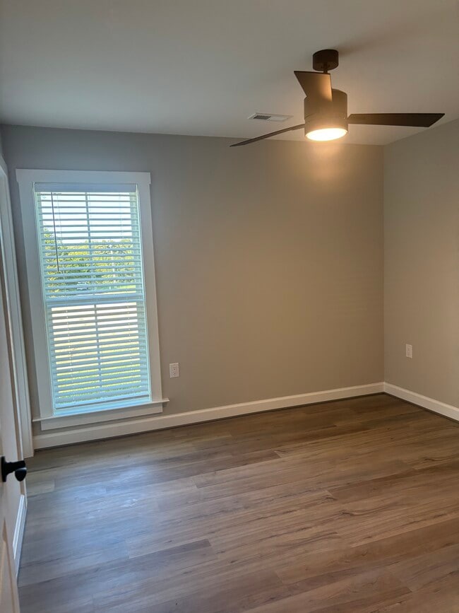 Photo - 197 Thomas Ln