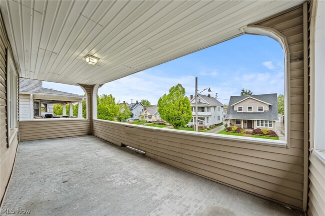 Photo - 2058 Wascana Ave