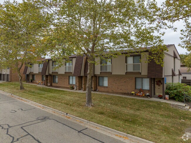 Photo - London Square Apartments