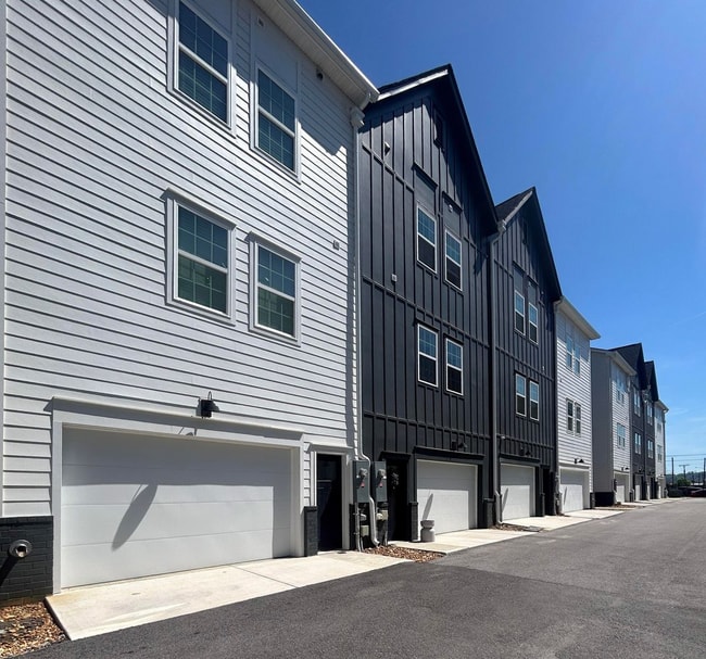 Photo - 126 E 19th St