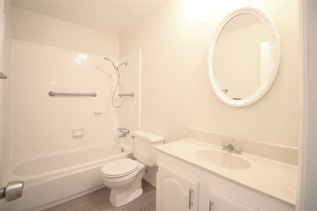 Photo - 5327 Karenbeth Dr