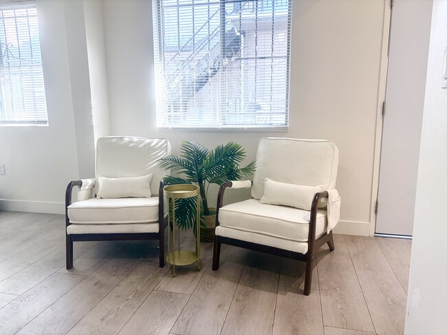 Photo - 701 W 30th St Unit 102