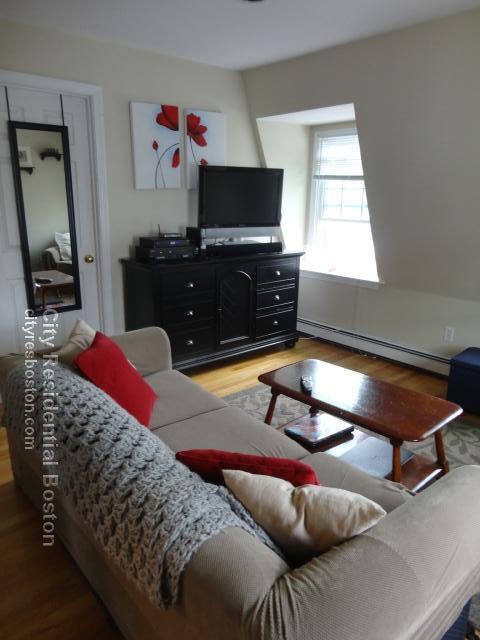 178 W 8th St Unit 2