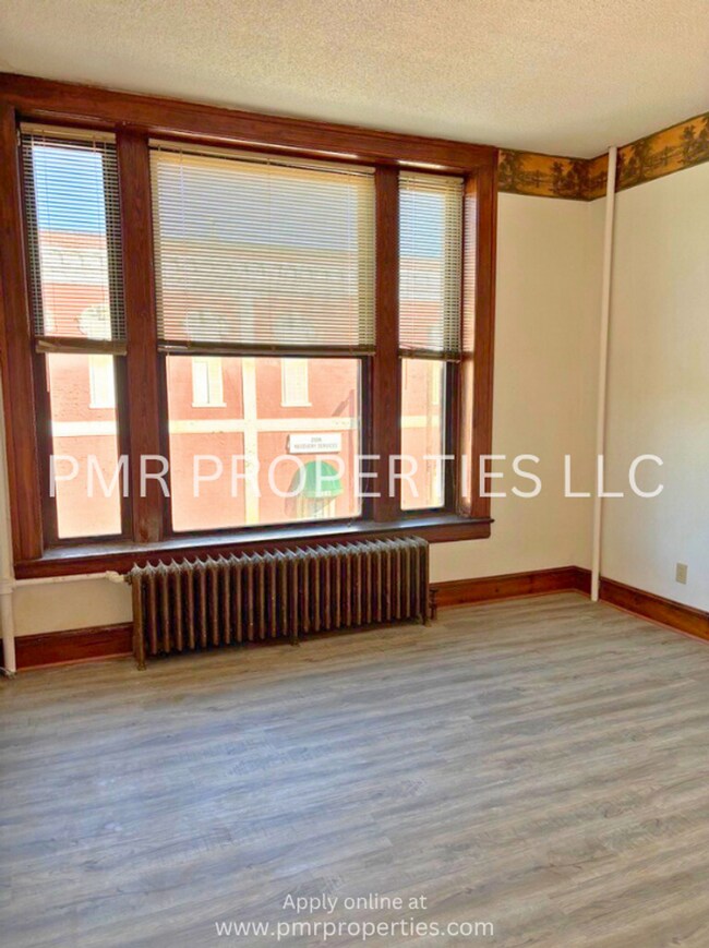 400 E Coolbaugh St Unit 205