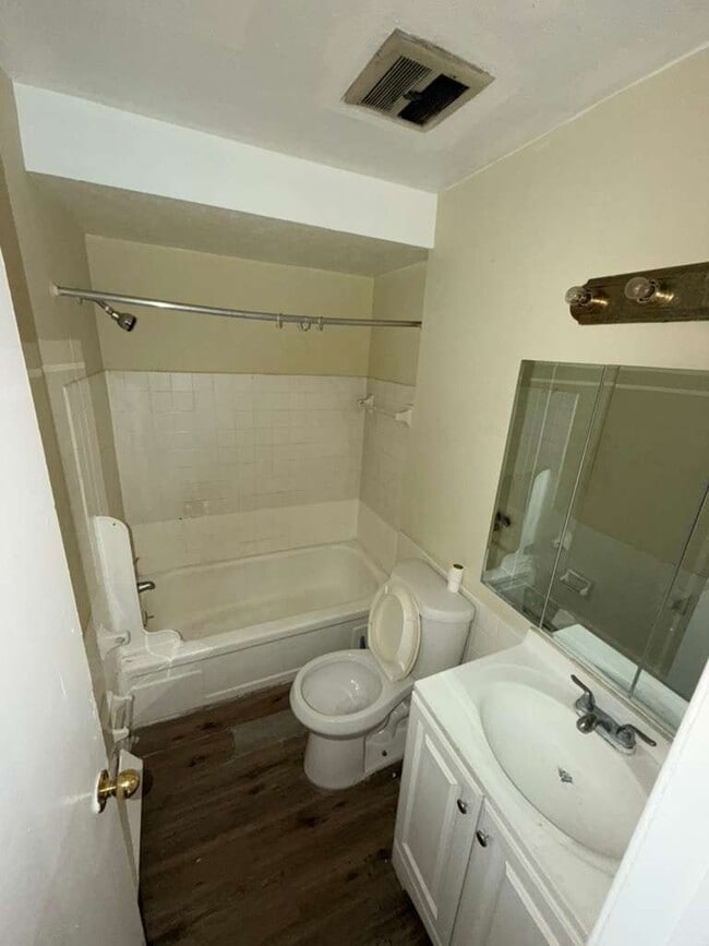 Photo - 14835 Euclid Ave Unit 204