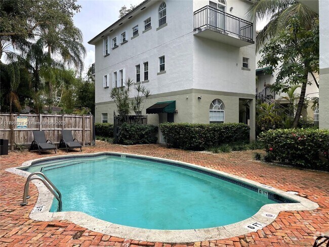 Building Photo - 2850 Coconut Ave Rental