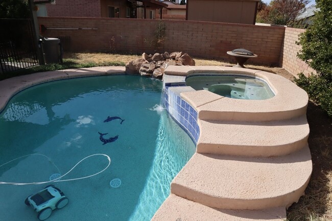 Photo - Beautiful Home with POOL & SPA for relaxing !