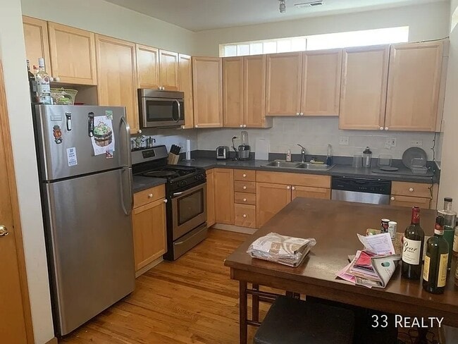 Building Photo - Top Floor Duplex Up, 3bd/2bth with Two Private Decks, Avail 7/1 Unit 2