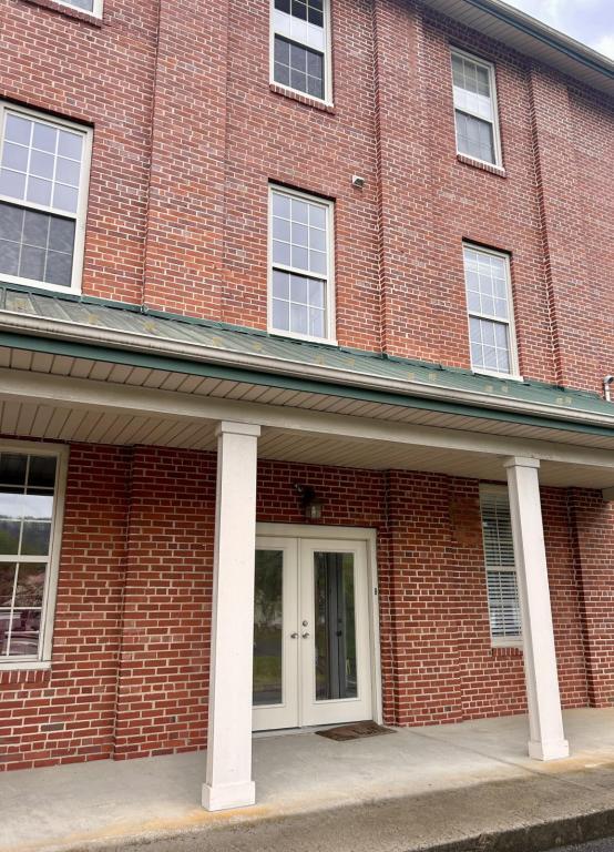 Photo - 111 W McKinney Ave Unit #B Rogersville, TN 37857