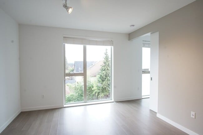 Photo - Sellwood-Modern Top Floor 1Bdr w/Floor-to-Ceiling Windows + Pet OK! Unit 409