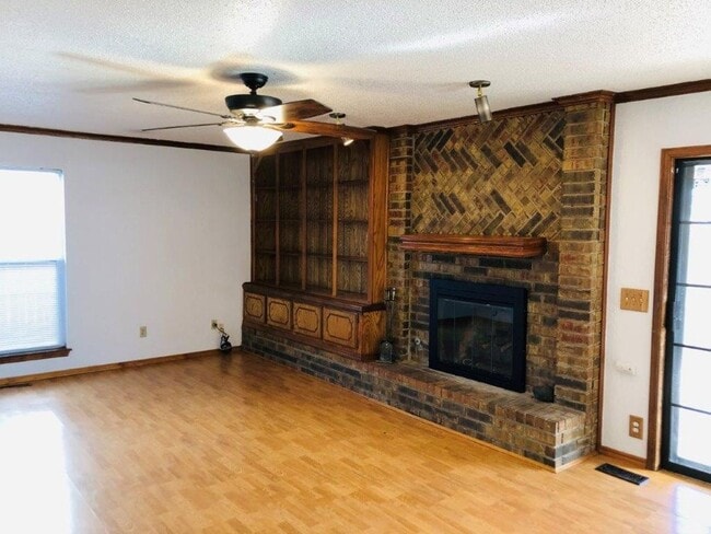 Photo - 3 bed , 2 full bath, 2 story , Newly updat...