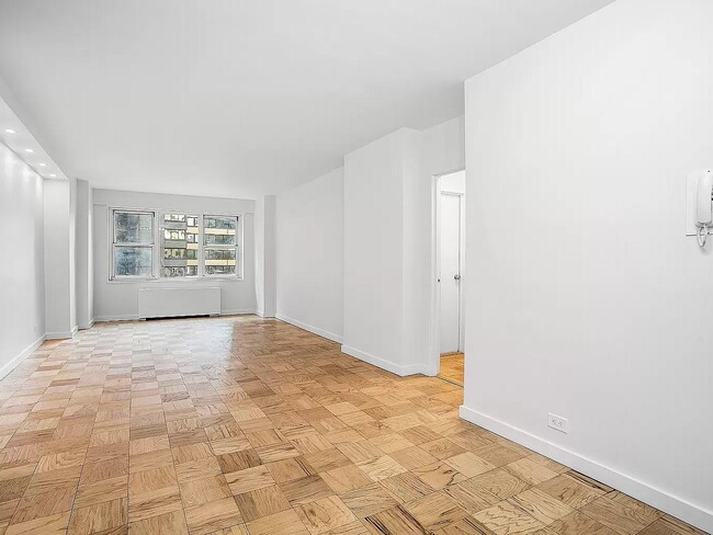 Photo - 159 W 53rd St