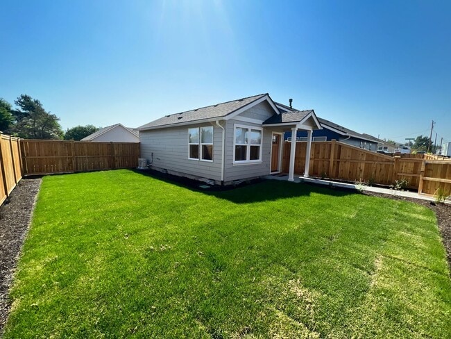 Photo - Private One Bedroom Unattached ADU with Fu...