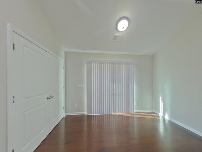 Photo - 474 Finch Ln