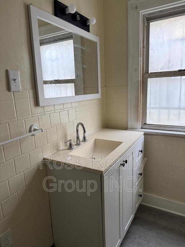 Photo - 1420 Addington Rd