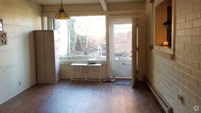 Building Photo - 2752 University Ave Unit 9 Rental