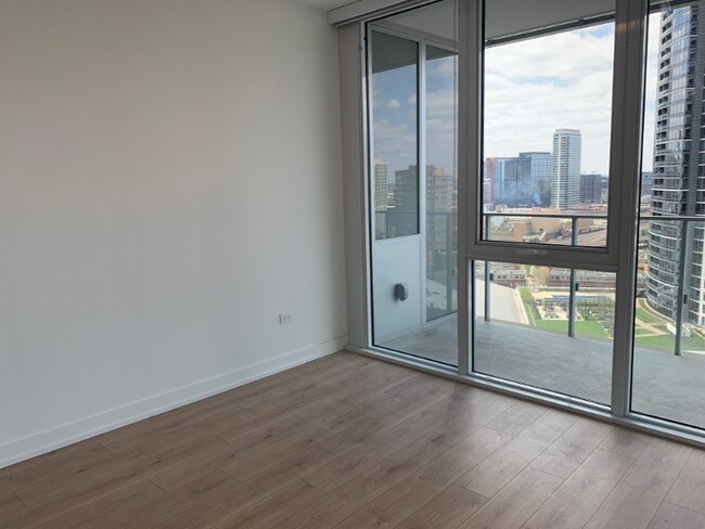 Photo - 369 W Grand Ave Unidad 3809