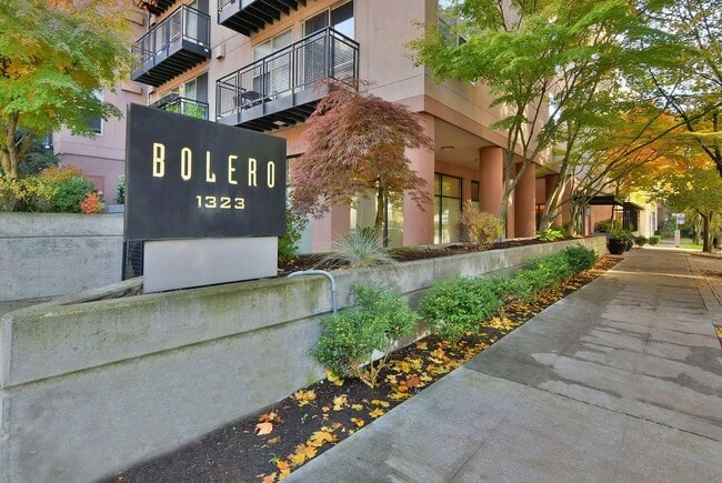 Building Photo - 1323 Boren Ave Unit 406 Rental