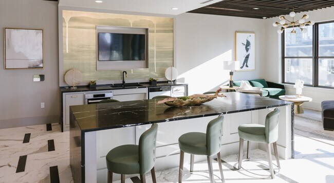 Photo - Pet-Friendly One-Bedroom Apartment with Ne... Unidad A-1270