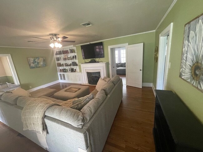 Photo - Spacious South Highlands 2 Bedroom Home with flex rooms!