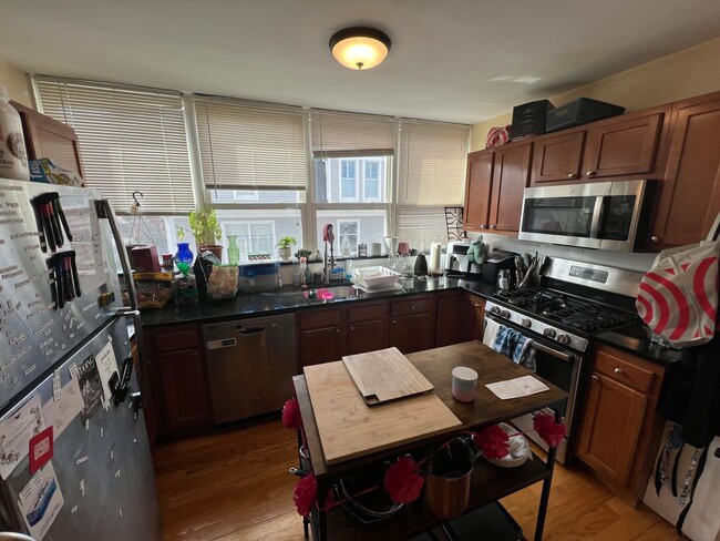 Photo - 9/1 Renovated 4BR/2BA with laundry in unit, AC near Porter/Harvard!