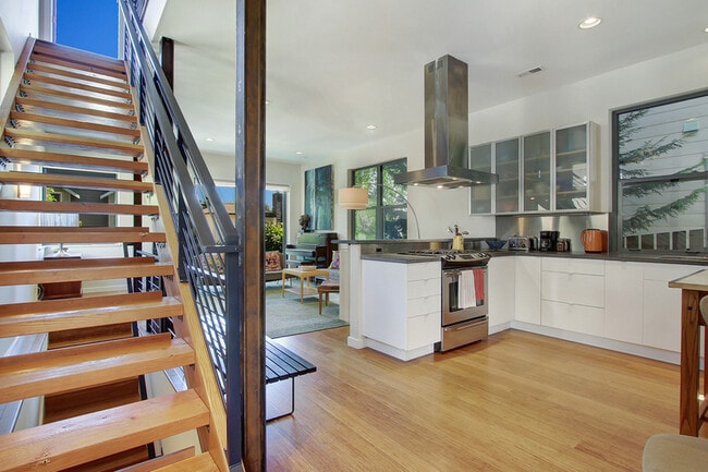 Photo - 216 26th Ave E