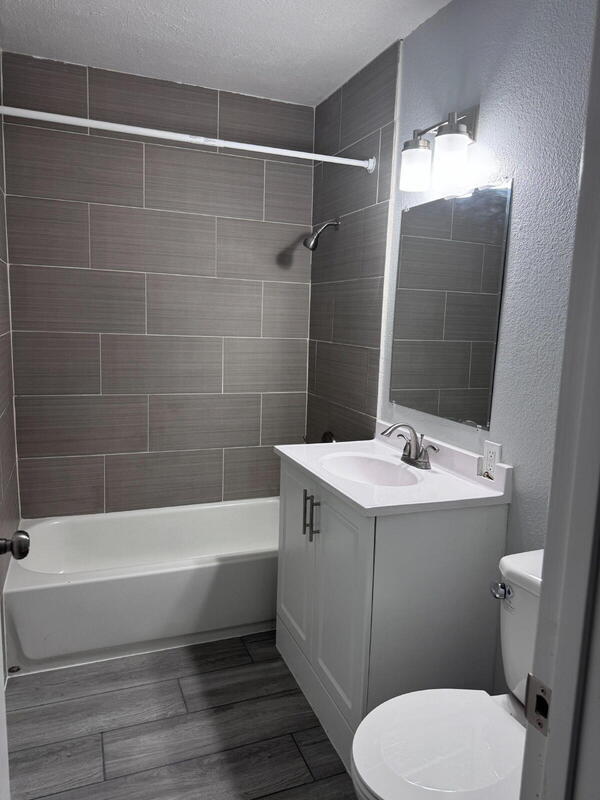 Photo - 2445 Town Cir Unidad Room 8