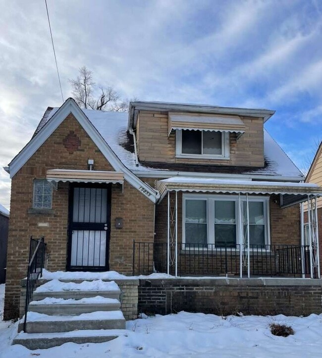 Building Photo - 15855 Sorrento Ave