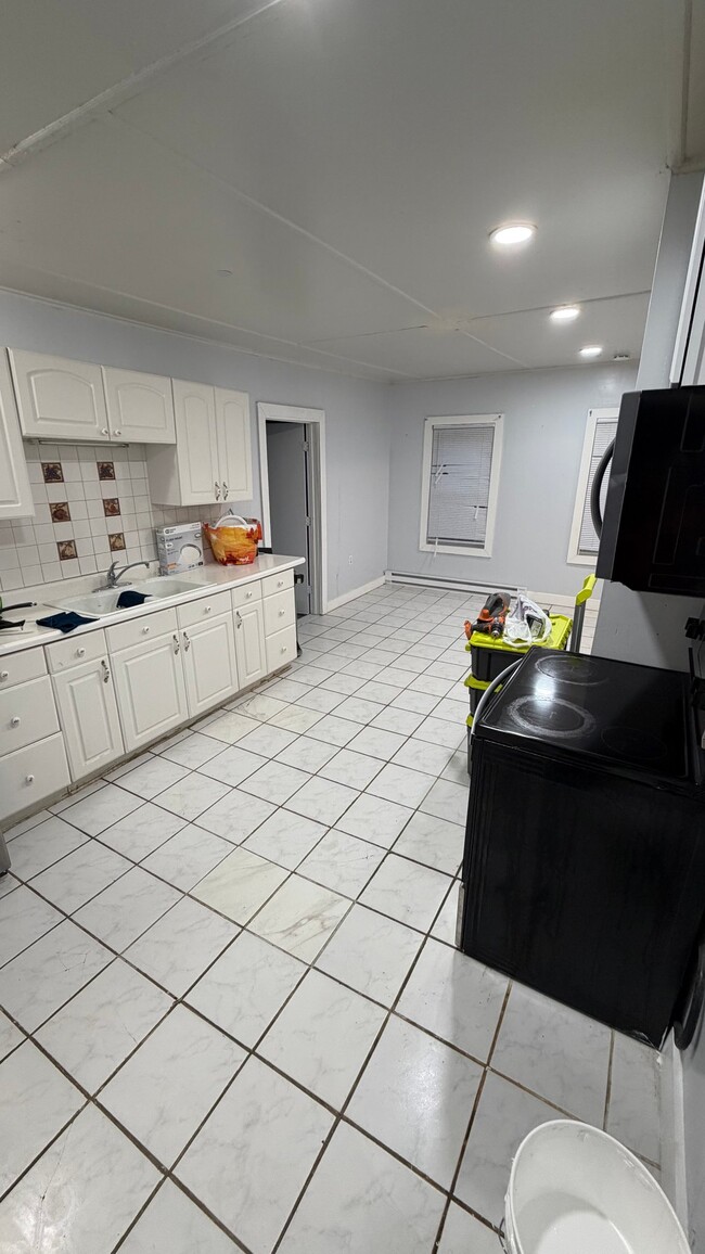 47 Lens St Unit 1