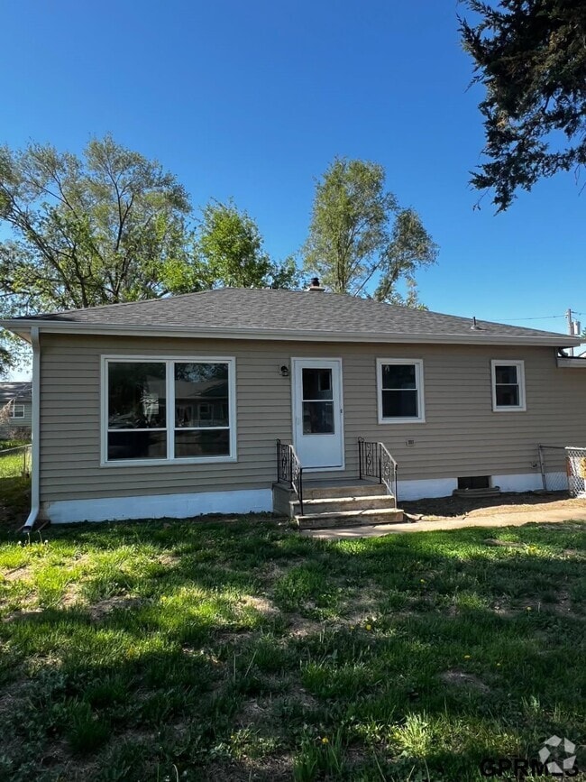 Building Photo - 903 E Hopkins Dr Rental