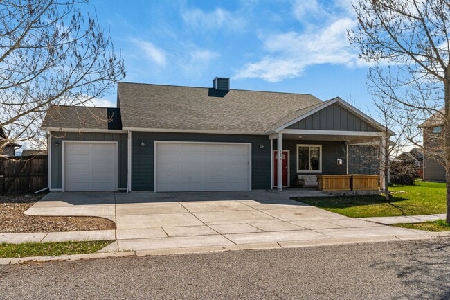 Building Photo - Gorgeous 4 Bedroom Home in Ryen Glenn