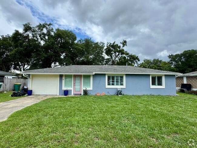 Building Photo - REMODELED Eustis 2/2 with NO HOA! Rental