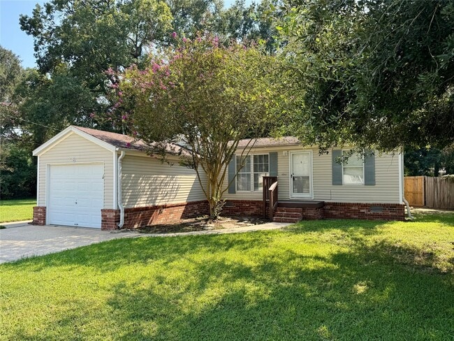 Building Photo - 16506 Leafy Meadow Dr