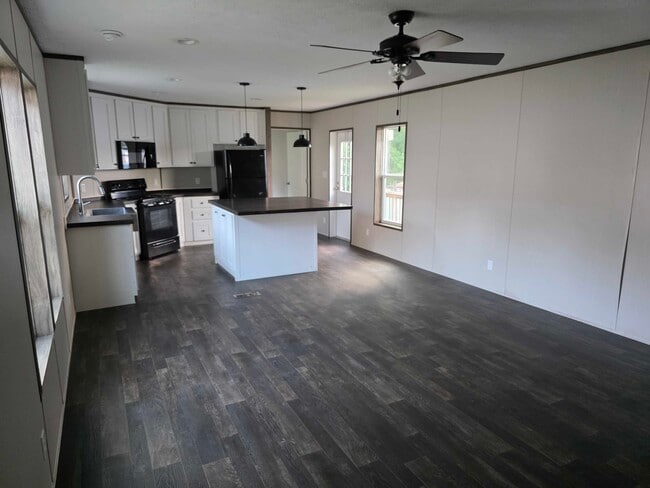 Photo - 4049 Trout Ln