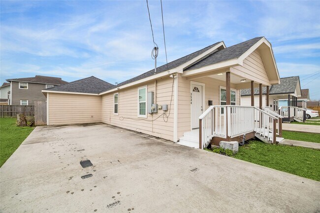Photo - 3344 Simmons St