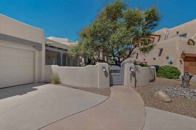 Photo - 2201 Rozinante Ct NW
