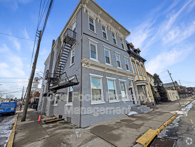 Building Photo - 1064 Mill St Unit 4 Rental