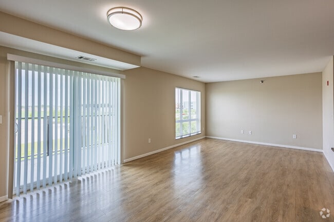 3BR, 2BA - 1,308SF - Living Room