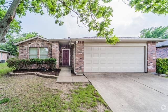 Building Photo - 4403 Cedar Crest Dr Rental