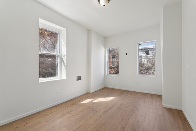 Photo - 3031 Page St