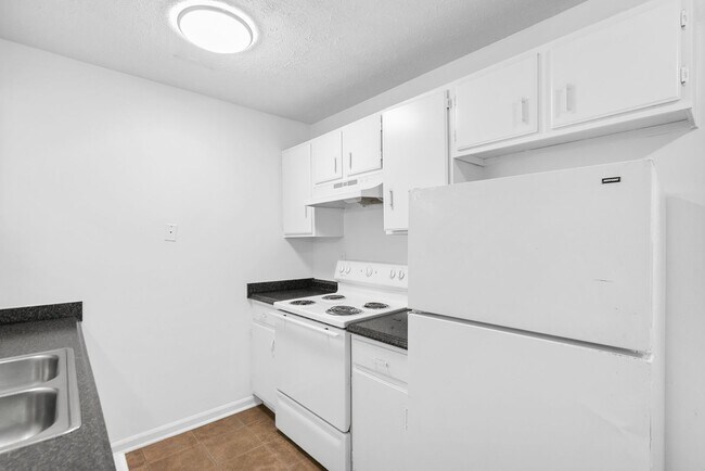 Photo - Redwood Manor