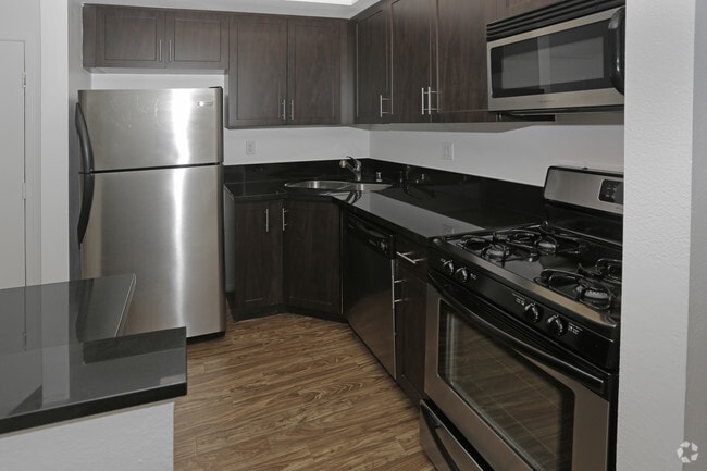 Studio, 1BA - 544 SF - 345 Cloverdale