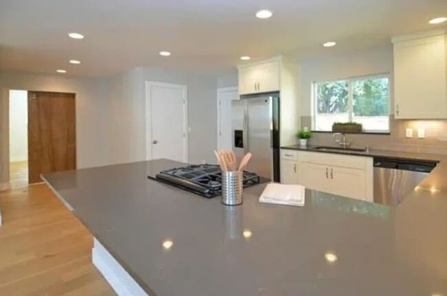 Photo - Spacious 5-Bedroom Home for Rent in the Maple Leaf Community