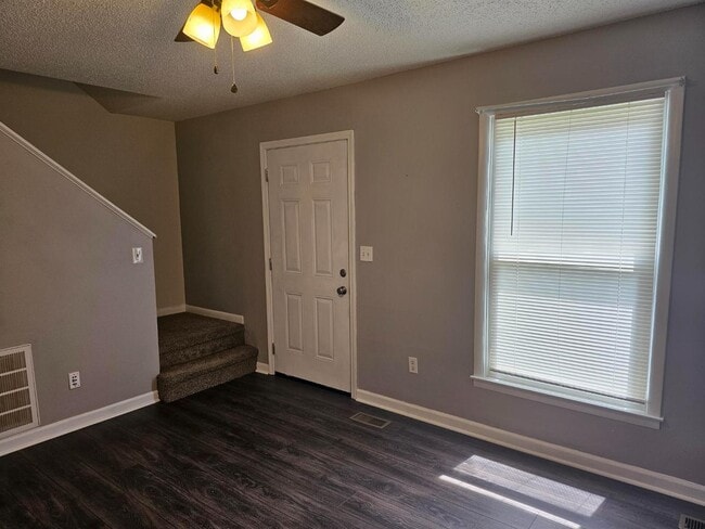 Photo - 321 Emerald Dr