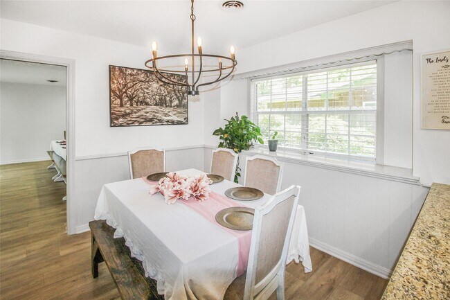 Photo - 536 Oak Dr