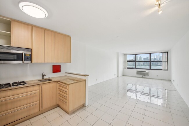 Building Photo - 7000 John F. Kennedy Blvd Unit 17C