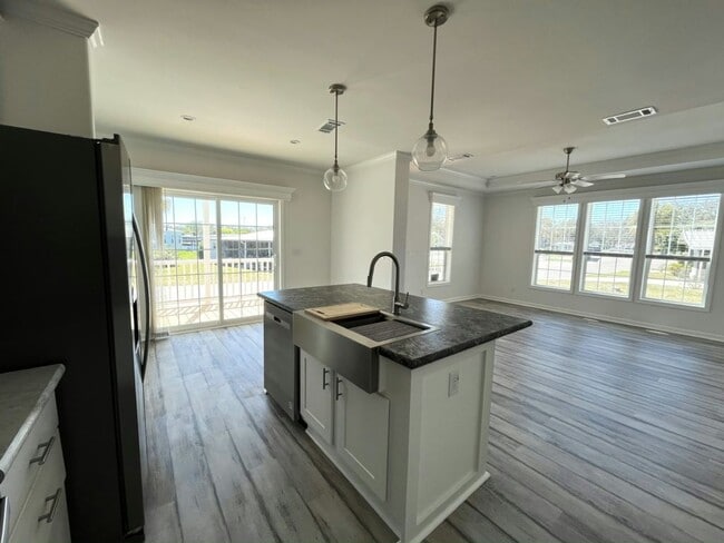 115 N Lake Dr