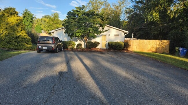Photo - 24 Scottsdale Dr Unit B