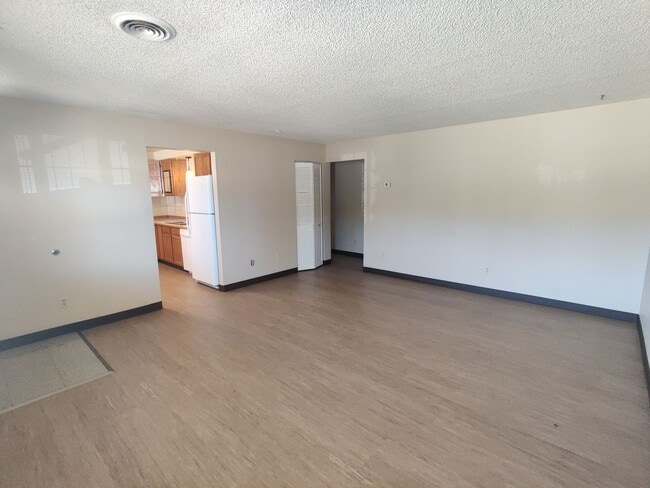 Building Photo - Central Kennewick Duplex for Rent Rental