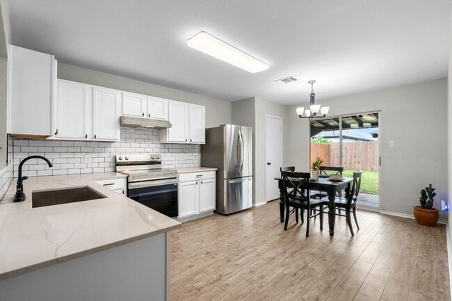 Building Photo - 3103 Crownover St Rental